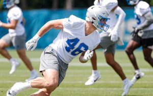 حضور در Detroit Lions OTA ، گزارش آسیب دیدگی: جک کمپبل محدود با لگن
