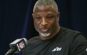 آرون گلن با دن کمپبل ، دیلی جیمسون ویلیامز صحبت می کند آرون گلن با دن کمپبل ، دیلی جیمسون ویلیامز صحبت می کند